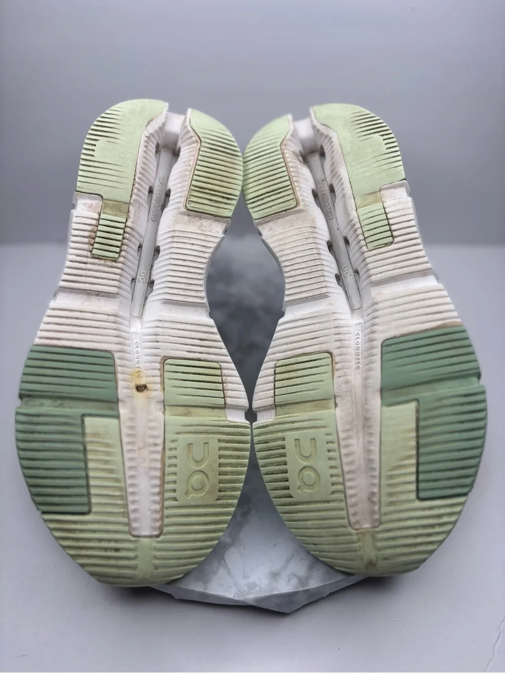 Size 8- On Cloudnova 2 casual sneakers feature light green